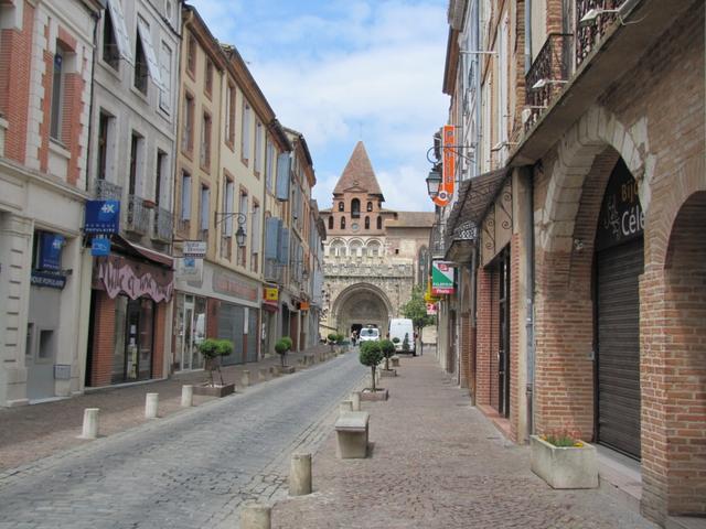 Blick zur Abtei St.Pierre in der Altstadt von Moissac. Die Altstadt ist das einzige schöne in Moissac