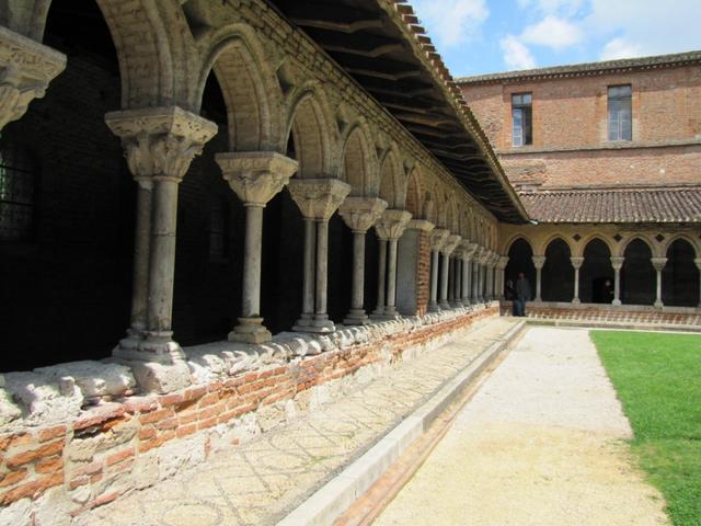 der Wechsel von Einzel- und Zwillingssäulen lassen keine Monotonie aufkommen