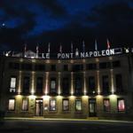 Das Hotel "Le Pont Napoleon" in der Nacht. Sieht sehr schön aus