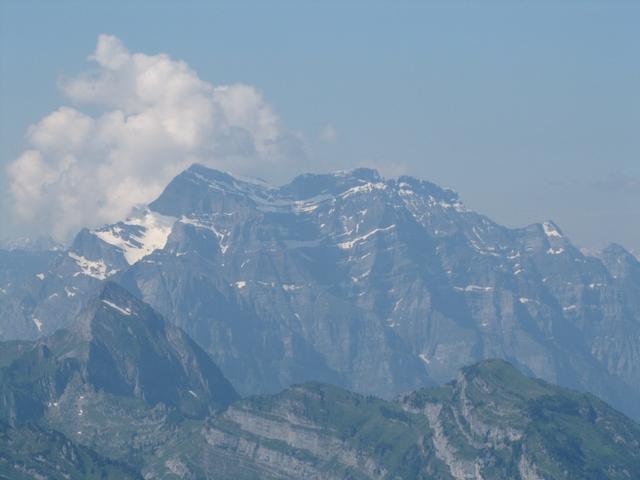 Blick zum Glärnisch, mit vorder Glärnisch. Im Vordergrund den Nüenchamm und der Fronalpstock