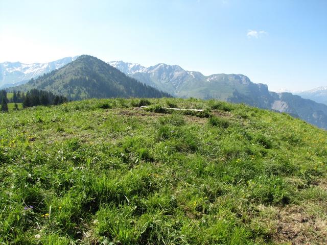 wir haben den Cyprianspitz 1774 m.ü.M. erreicht. Eher ein Hügel als ein Spitz. Aber was für eine Aussicht!