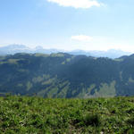 Breitbildfoto mit Blick ins Prättigau und ins Rätikon