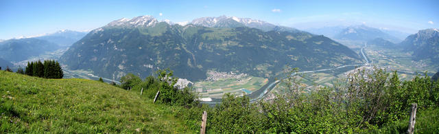 schönes Breitbildfoto mit Blick ins Rheintal