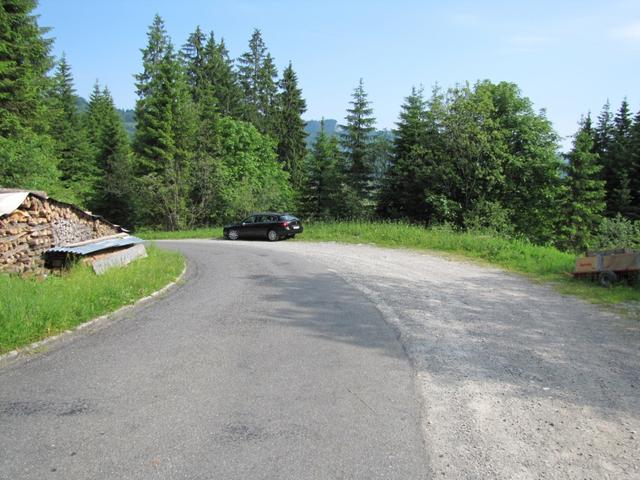 von Oberiberg mit dem Auto bis Grüt, danach Fahrverbot. Danach Mitfahrgelegenheit bis Fuederegg