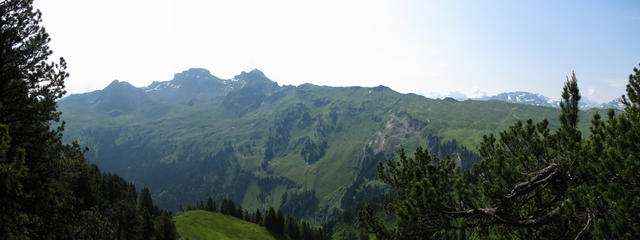 Breitbildfoto vom Roggengrat Richtung Druesberg