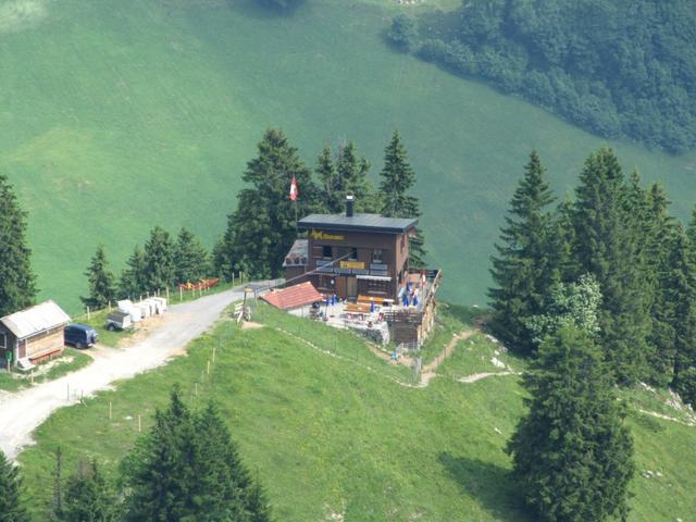 Blick vom Roggenstock runter zum Bergbeizli Adlerhorst