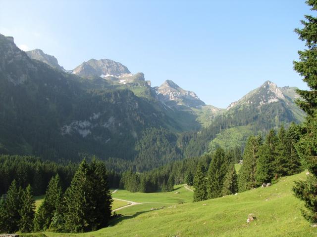 unser Aufstieg ist ganz links noch im Schatten