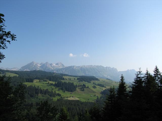 die ersten Weitblicke können genossen werden. Blick Richtung Alpstein