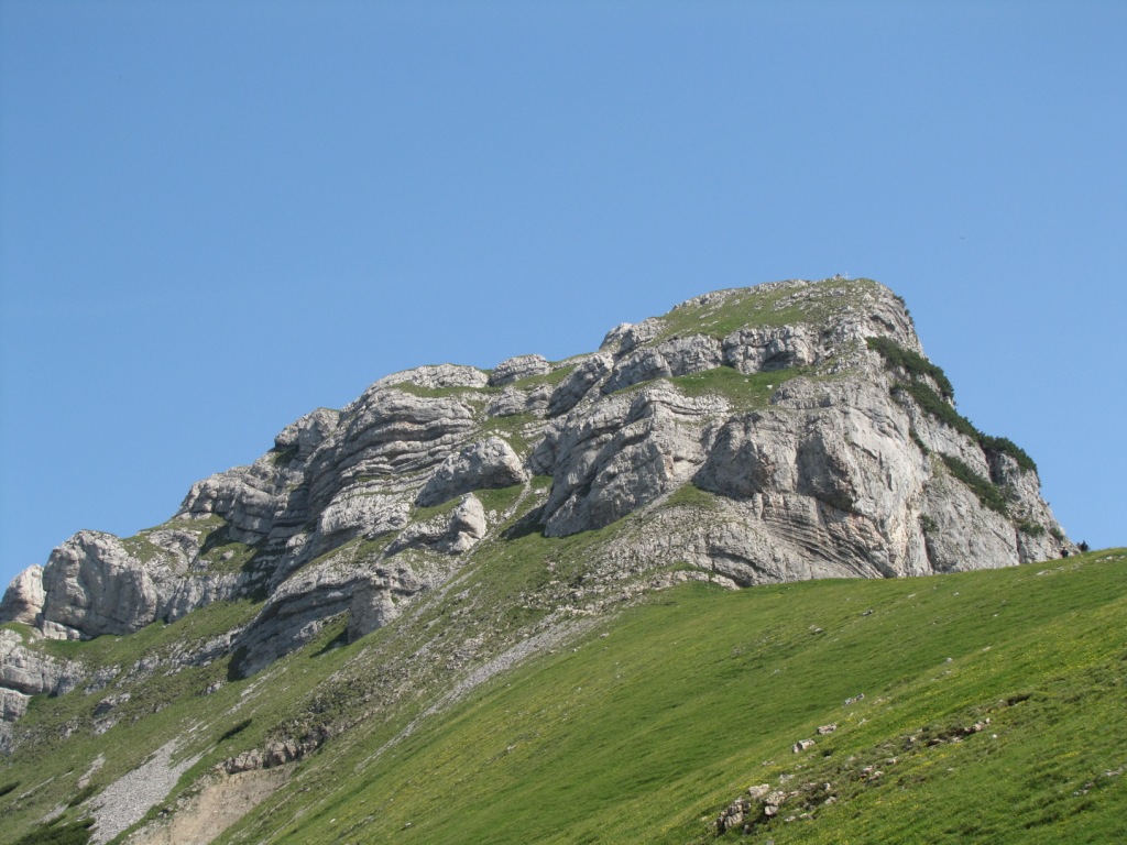 die wuchtige Ostwand vom Margelchopf herangezommt