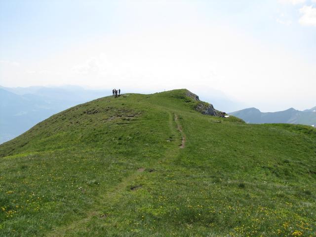 der Gipfel vom Margelchopf ist erstaunlich flach und Grün, mit einer herrlichen Aussicht