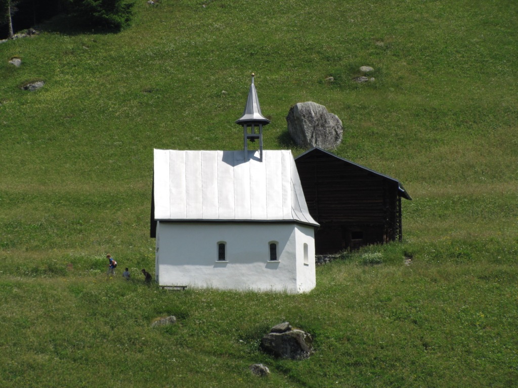 Kapelle bei Biscuolm auf der anderen Talseite vom Val Plattas