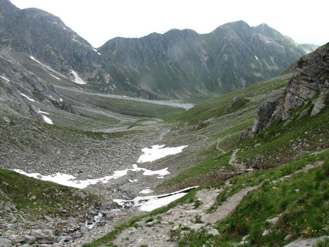 Blick zurück. Rechts gut sîchtbar der gut angelegte Bergpfad