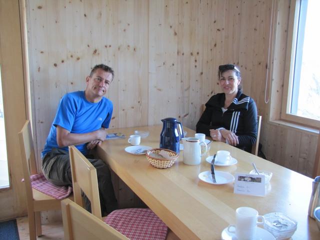 Franziska und Franco geniessen das Morgenessen