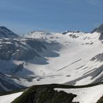 Blick zum Gletscher da Lavax, mit Fuorcla Sura da Lavax. Der Übergang in die Greina Ebene