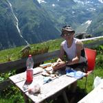Franco bereitet das Mittagessen vor. Alphütte bei Rentiert Dadens 1964 m.ü.M.