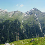 sehr schönes Breitbildfoto von der Alphütte Rentiert Dadens 1964 m.ü.M. aus gesehen ins Val Sumvitg