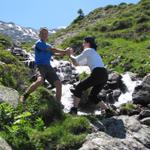 danach möchte Franziska, Franco auch gerne in den Bach stossen