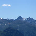 schönes Breitbildfoto mit vielen Bündner Bergen