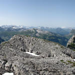 Breitbildfoto vom Mutteristock. Links der Glärnisch. In der Mitte der Ochsenchopf