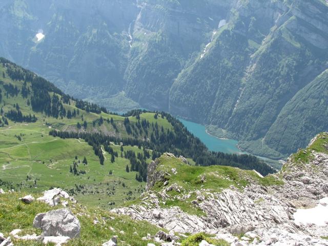 Tiefblick runter zum Klöntalersee und Twiren. Dort waren wir auch schon