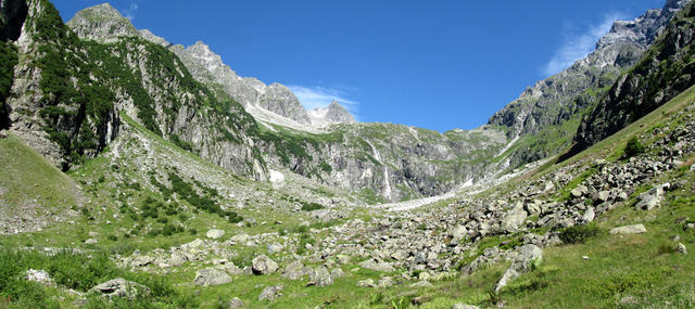 Breitbildfoto vom Val Punteglias bei Punkt 1790 m.ü.M.