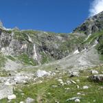 Blick zum Talabschluss der Val Punteglias. Rechts davon führt der Bergpfad zu Camona da Punteglias