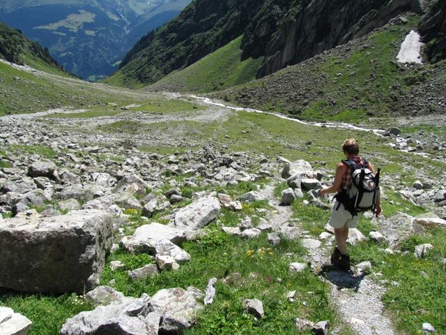 Mäusi auf dem Weg runter ins Val Punteglias