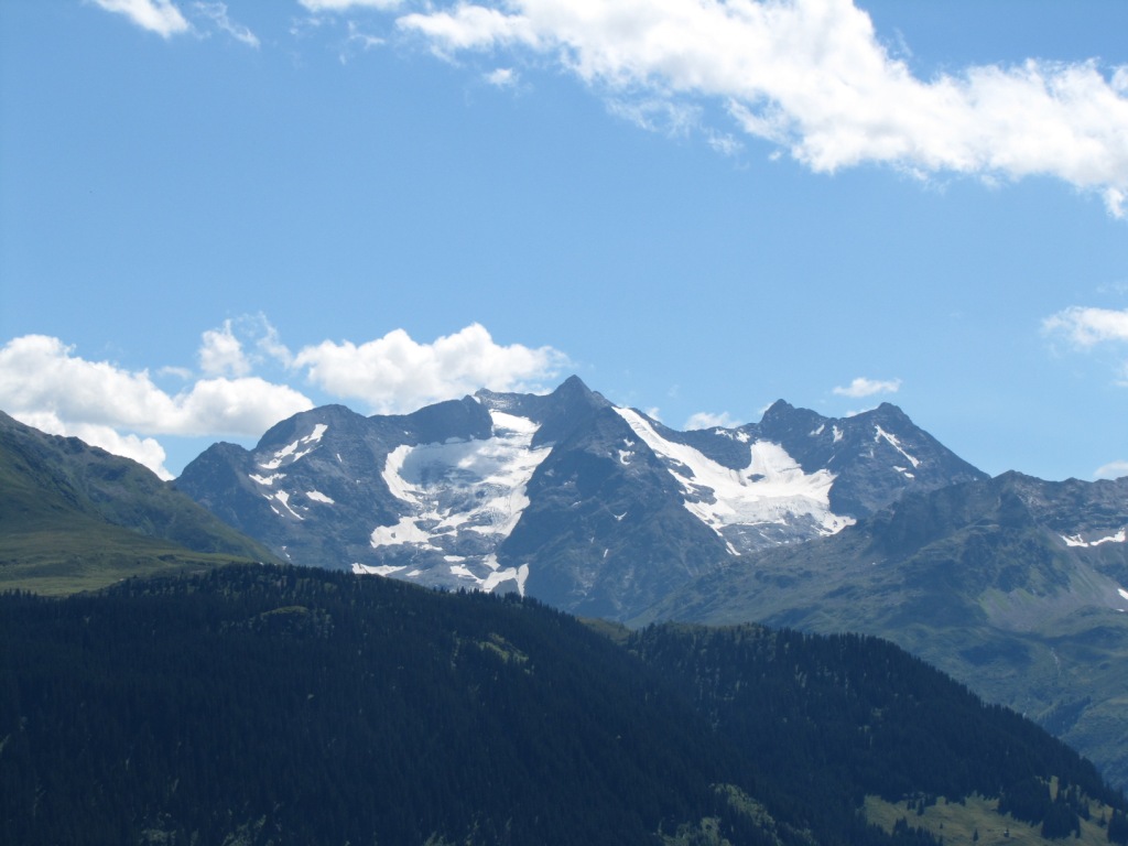 Blick zu Piz da Stiarls, Valdraus und Vial mit Gletscher