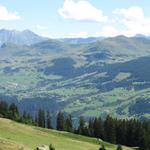 Blick Richtung Obersaxen. Dort fahren wir im Winter Ski