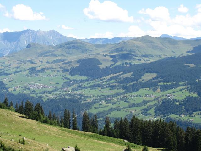 Blick Richtung Obersaxen. Dort fahren wir im Winter Ski