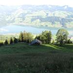 Blick runter zur Alphütte von Helletsebnet und die Strasse nach Flüeli-Ranft