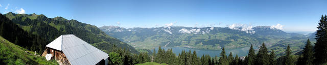 Breitbildfoto mit Blick zum Sarnersee von der Hüttmatt aus gesehen