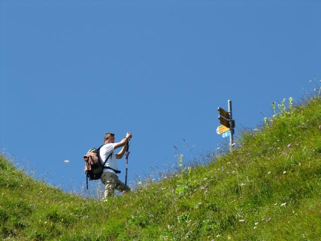 Rolf hat den Grat bei Punkt 1921 m.ü.M. schon erreicht