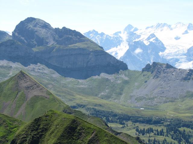 Älggialp, Mittelpunkt der Schweiz, mit Chringengrätli und Abgschütz. Dort waren wir auch schon