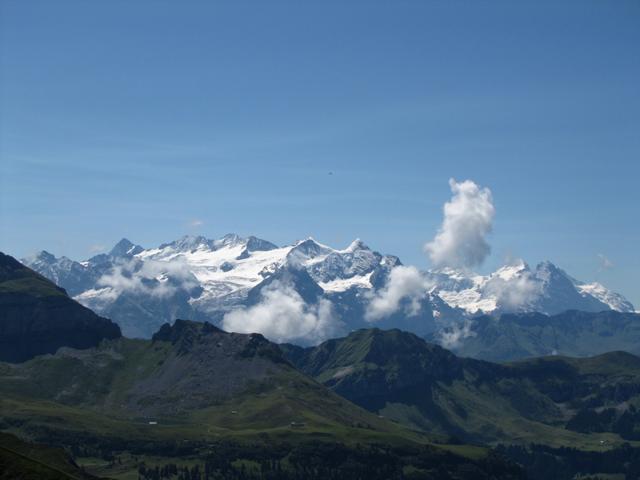 Blick Richtung Bärglistock, Schreckhorn, Eiger usw.