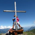 Erinnerungsfoto aufgenommen beim Gipfelkreuz. Mäusi und Franco