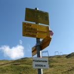 Wegweiser bei Flüelameder 2006 m.ü.M.
