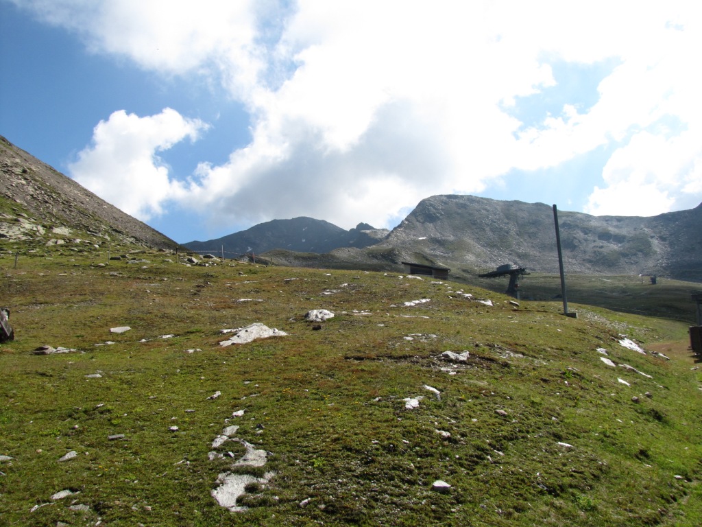 Blick von Punkt 2365 m.ü.M. Richtung Bergstation Pischabahnen