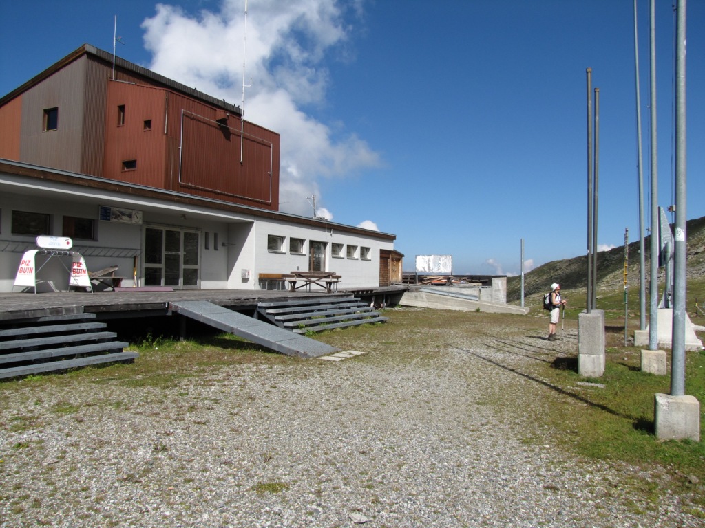 Bergstation Station Mitteltälli der Pischabahnen. Schrecklich so eine Skianlage im Sommer