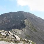 Blick von Punkt 2740 m.ü.M. zur südflanke des Pischhorn und zum Pischhorn selber. Seht ihr den Bergpfad?