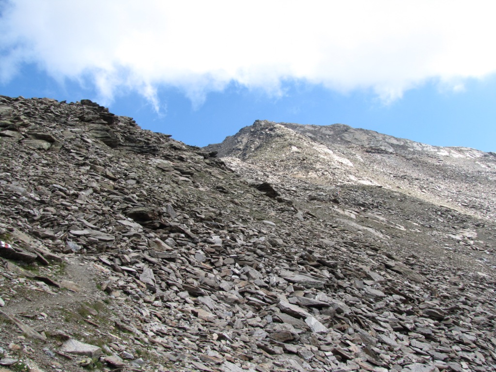 über Geröll führt uns der Pfad aufwärts zum Pischahorn