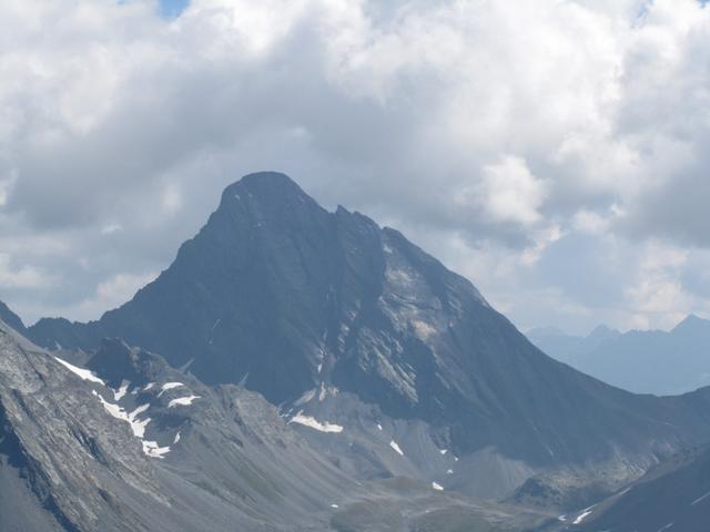 Blick zum mächtigen Piz Linard. Die höchste Erhebung der Silvretta