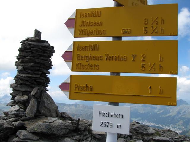 Wegweiser auf dem Pischahorn 2979 m.ü.M.