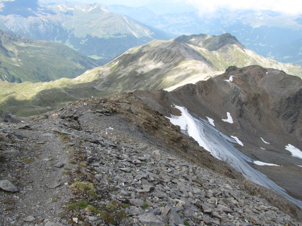 wir verlassen nun das Pischahorn über den Nordwestrücken Richtung Punkt 2856 m.ü.M.