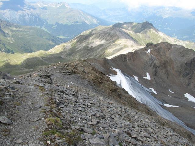 wir verlassen nun das Pischahorn über den Nordwestrücken Richtung Punkt 2856 m.ü.M.