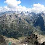 Breitbildfoto vom Pischahorn Richtung Silvretta Gebiet. So schön