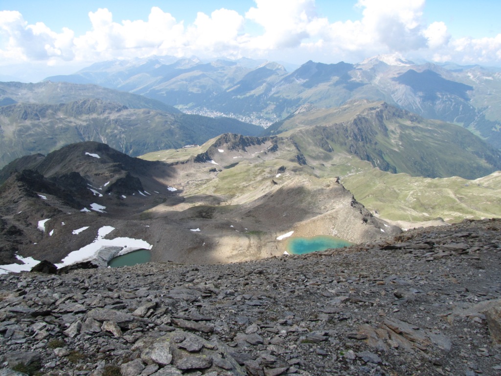 Blick runter nach Verborgen Pischa mit den schönen Bergseelein