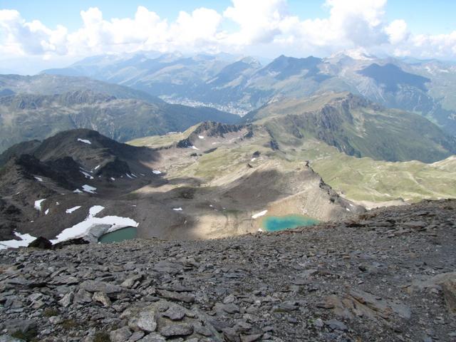 Blick runter nach Verborgen Pischa mit den schönen Bergseelein