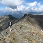 Mäusi bestaunt während dem wandern die Aussicht