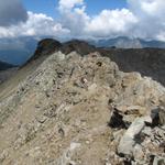 der Pfad windet sich dem Grat entlang bei Punkt 2873 m.ü.M.